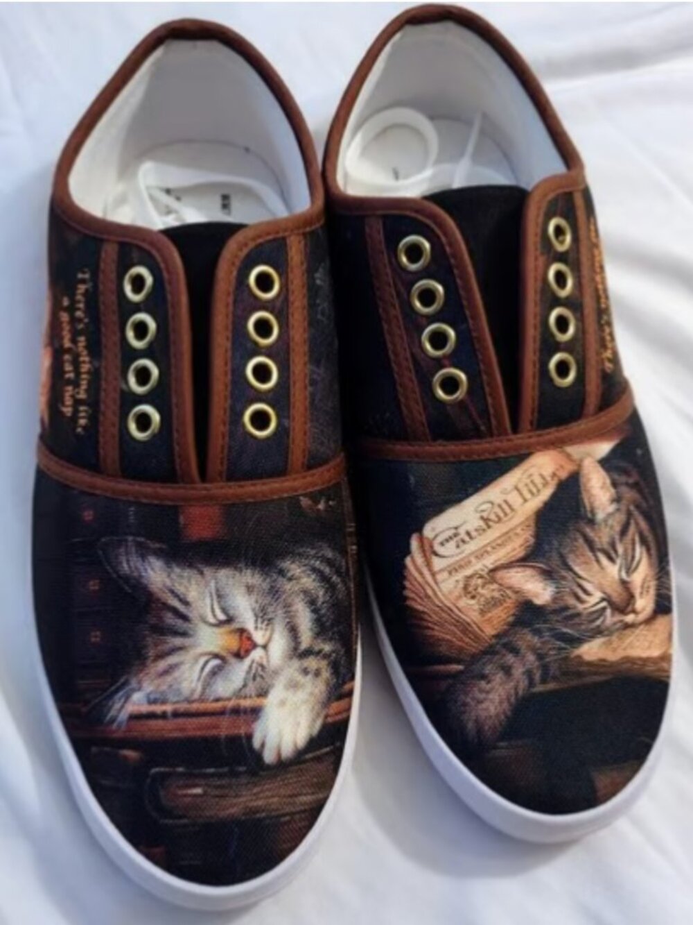 NEW The Bradford Exchange Women’s “Cat Nap” Low Top Lace Up Sneakers - Size 8.5